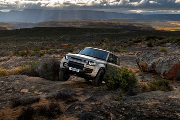 El Defender Octa, con su motor BMW de 635 CV, redefine el 4x4 extremo.
