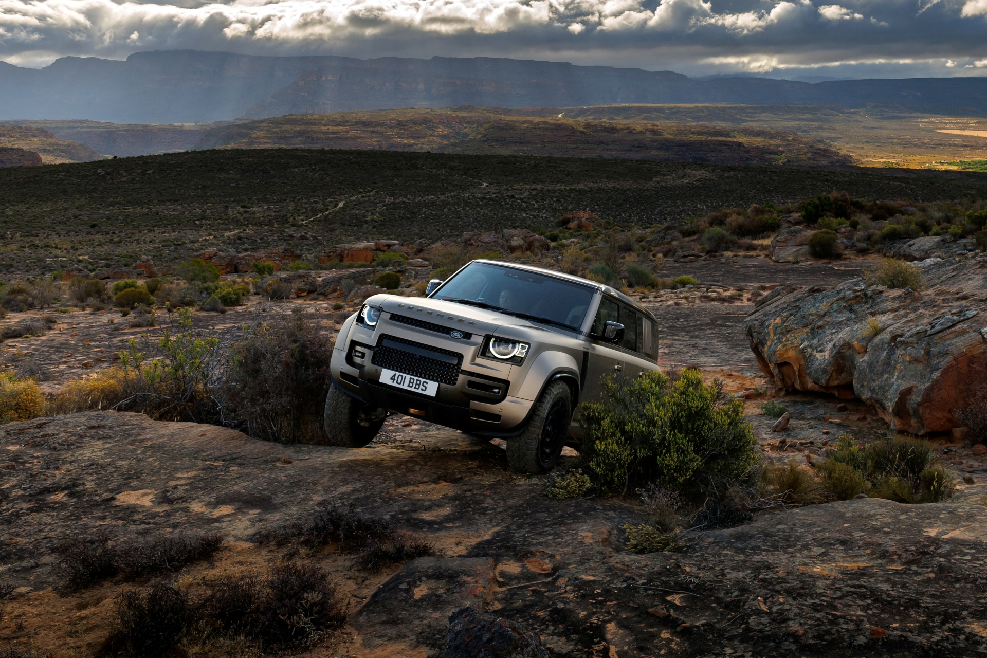 El Defender Octa, con su motor BMW de 635 CV, redefine el 4x4 extremo.