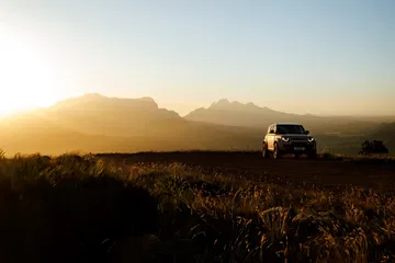 El Defender Octa destaca en el horizonte, listo para afrontar cualquier desafío todoterreno.