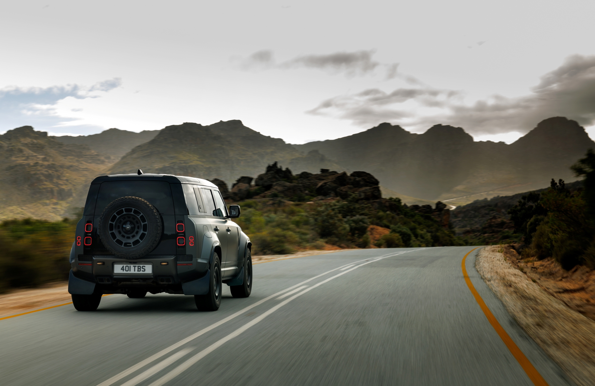 Defender Octa combina potencia y diseño para dominar el off-road.