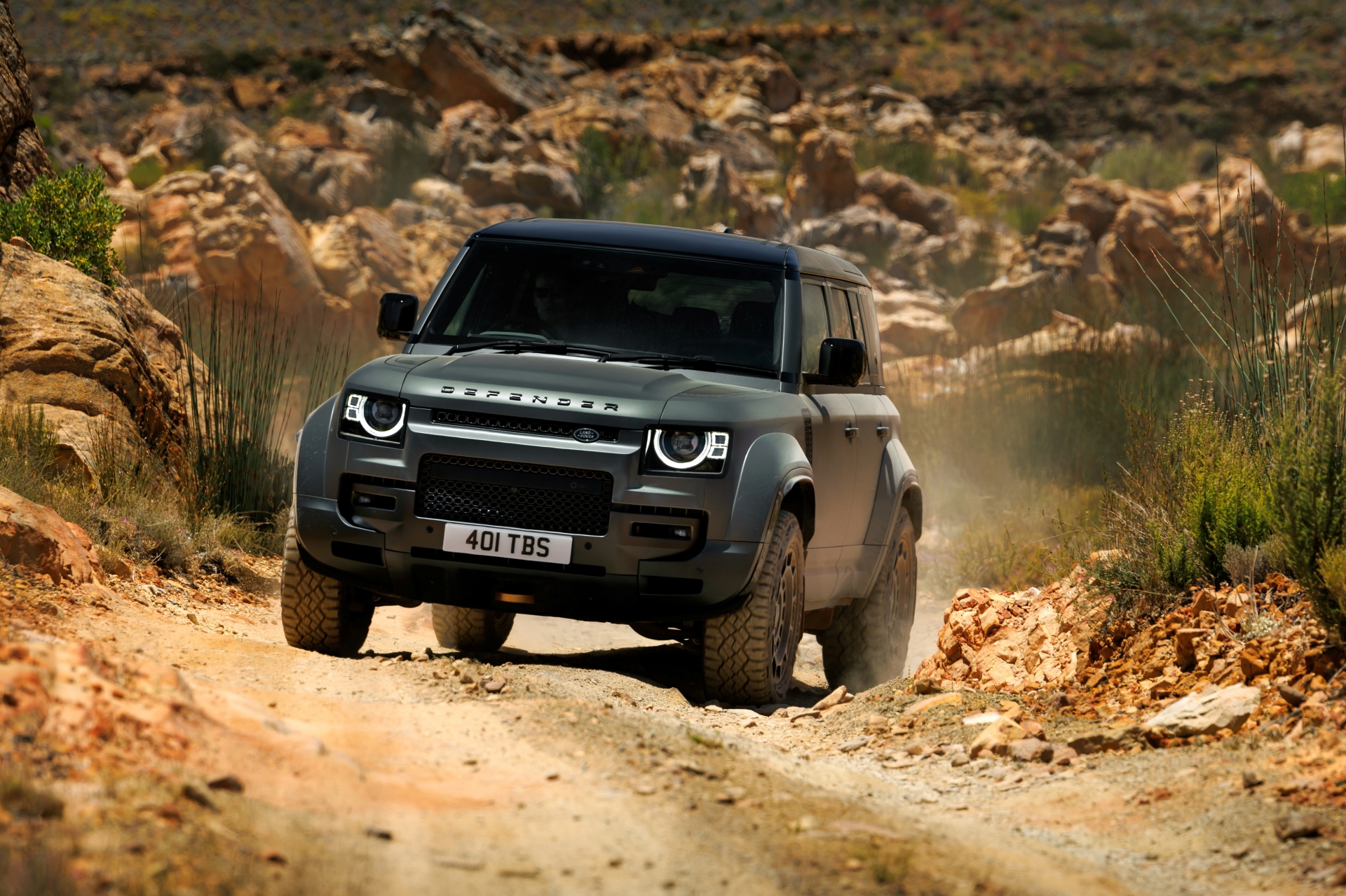 Defender Octa, con motor BMW de 635 CV, es imbatible en todo terreno.