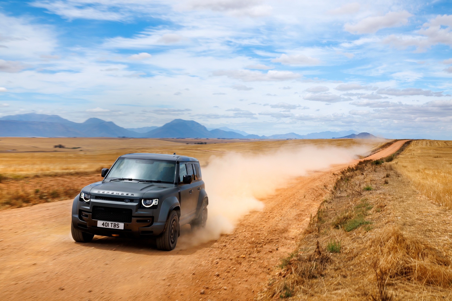 El Defender Octa combina un imponente diseño con un motor BMW de 635 CV para dominar cualquier terreno.