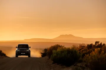 El Defender Octa ofrece un imponente look todoterreno en un paisaje desafiante.