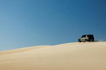 El Defender Octa brilla en terrenos desafiantes, mostrando su capacidad extrema.