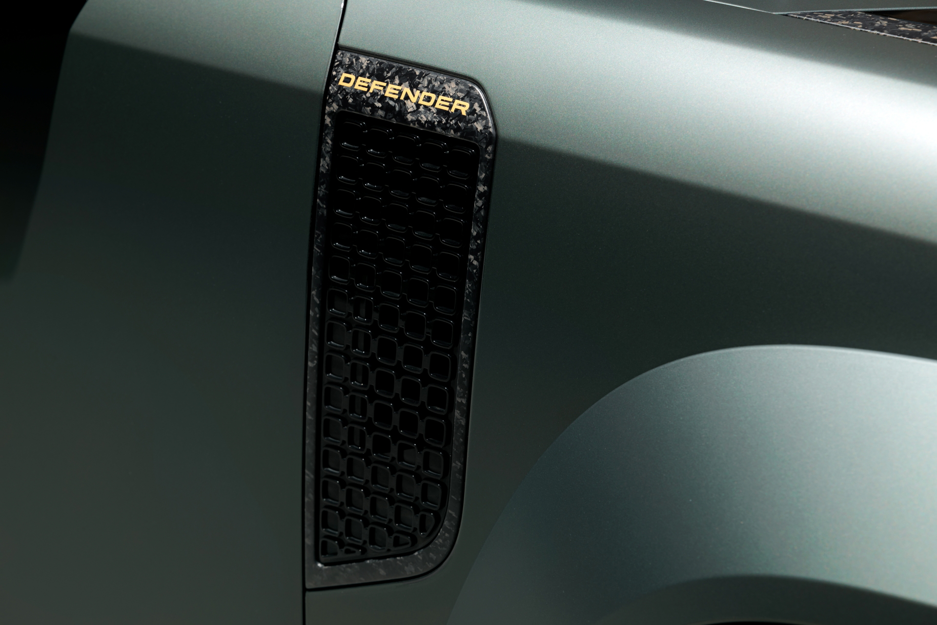 Detalle del aireador del Defender Octa, diseño robusto y funcional.