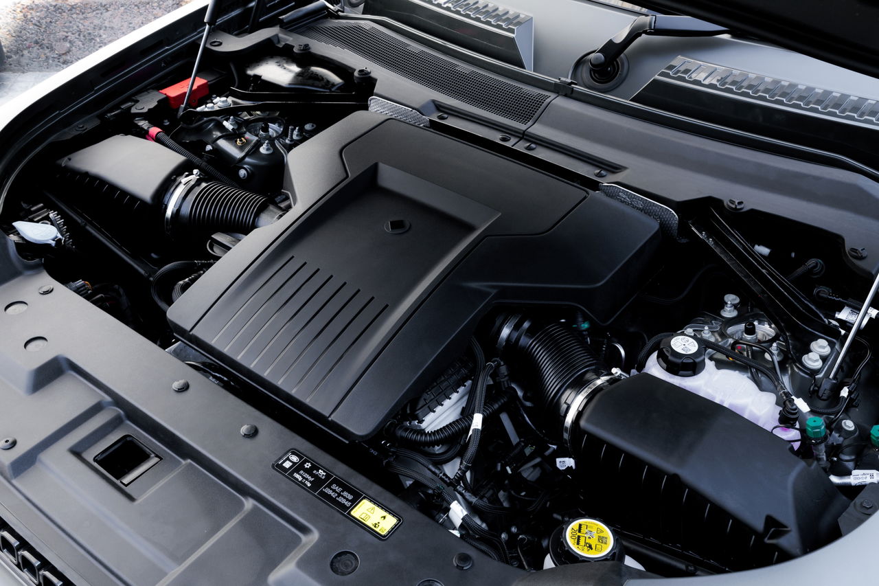 Motor BMW de 635 CV, potencia y fiabilidad para un rendimiento extremo.