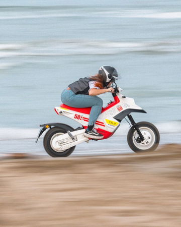La Felo moto FW03 se destaca por su diseño ágil y sport. Ideal para la aventura.
