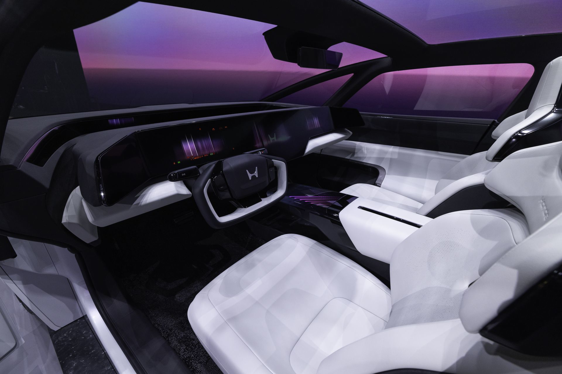 Interior futurista con asientos ergonómicos y tecnología avanzada.