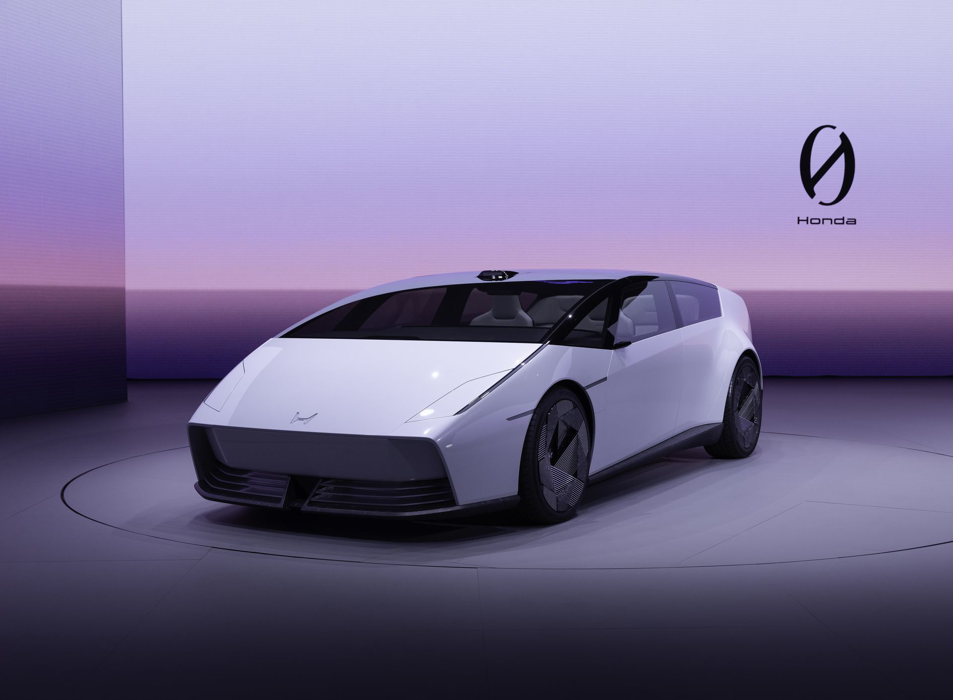 El coche del futuro debe ser disruptivo, y Honda ha echado toda la carne en el asador.