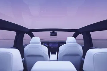 Vista interior de diseño futurista y espacioso, ideal para una experiencia de confort.