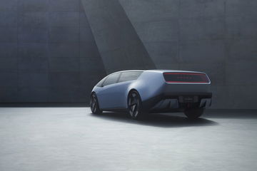 Vista trasera y lateral del prototipo SUV de Honda, con un diseño futurista y aerodinámico.