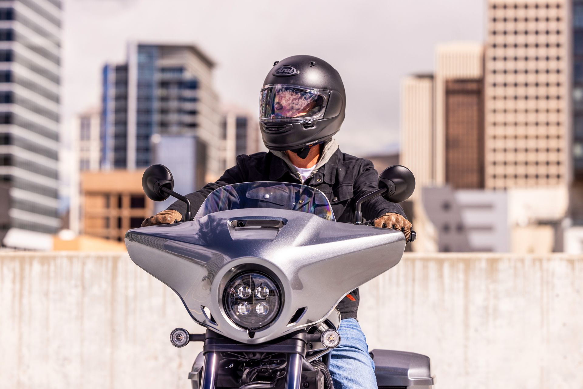 La custom que siempre olvidas parece americana, con un motor de trail eterno.