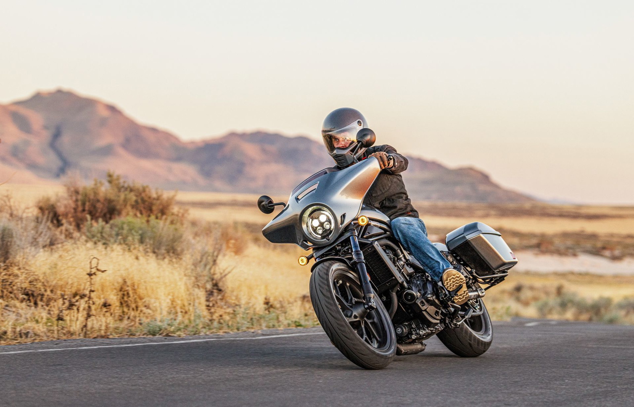 La custom que siempre olvidas parece americana, tiene un motor de trail eterno... y es más barata de lo que piensas.