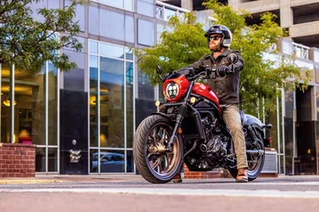 La custom que siempre olvidas parece americana, tiene un motor de trail eterno...