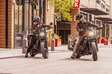 La custom que siempre olvidas parece americana, tiene un motor de trail eterno...