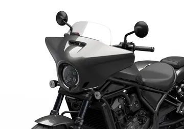 Vista del frontal de la Honda CMX1100 Rebel 2025, con diseño robusto y detalles característicos.