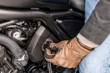 Vista del motor de la Honda CMX1100 Rebel 2025, mostrando su diseño robusto y detalles técnicos.