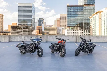 La custom que siempre olvidas parece americana, tiene un motor de trail eterno.