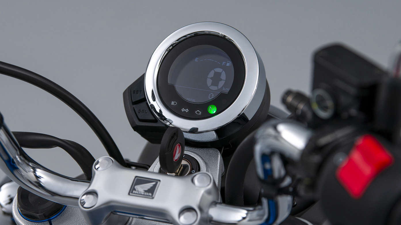 Panel de instrumentos del Honda Monkey 125, destaca por su diseño retro y funcionalidad moderna.
