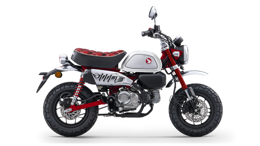 Imagen lateral de la icónica Honda Monkey 125, resaltando su diseño compacto y retro.