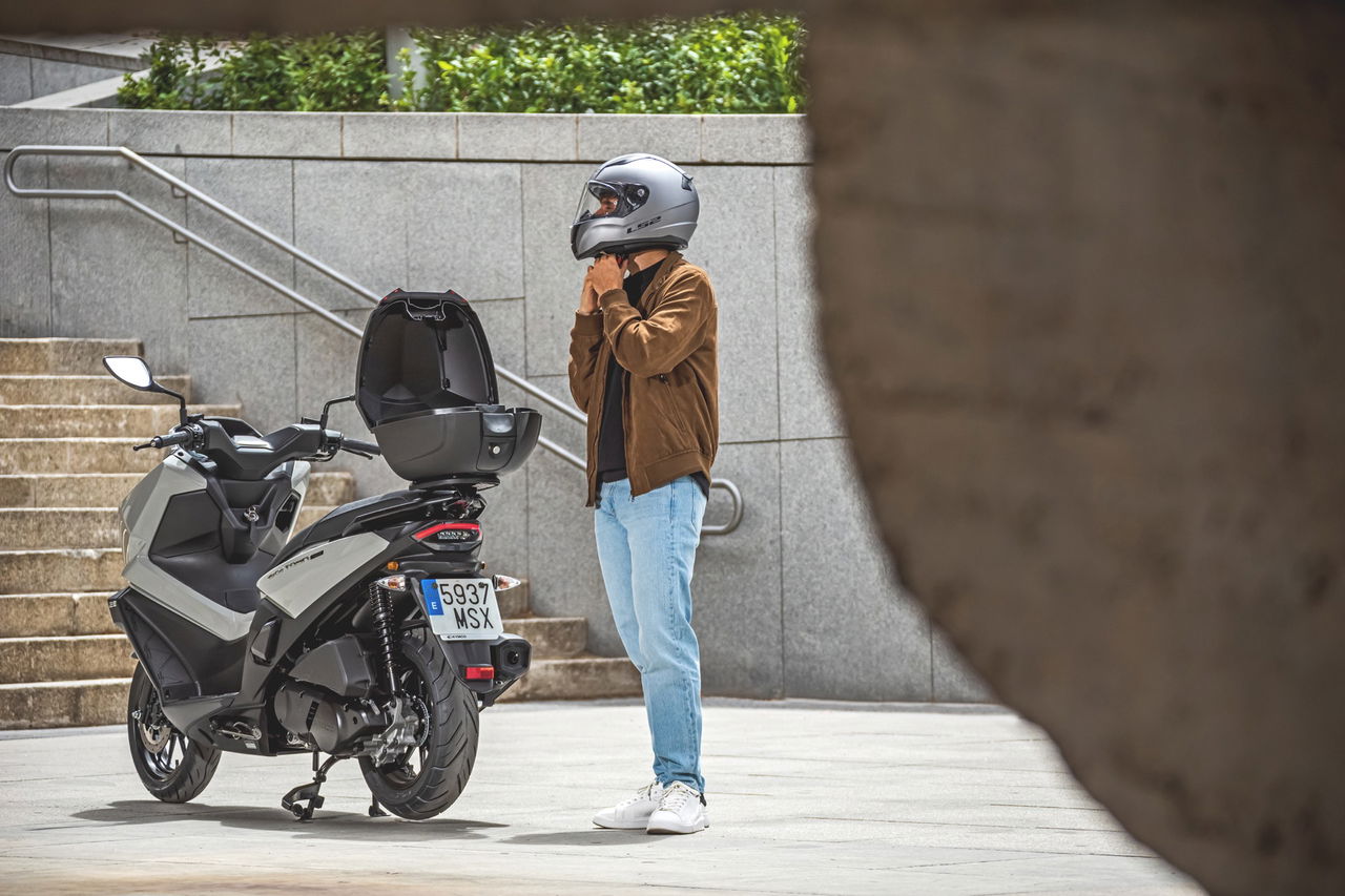 El scooter por el que merecía la pena esperar, empieza 2025 con un diseño atractivo.