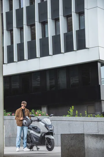 El scooter por el que merecía la pena esperar, destacando su diseño moderno.