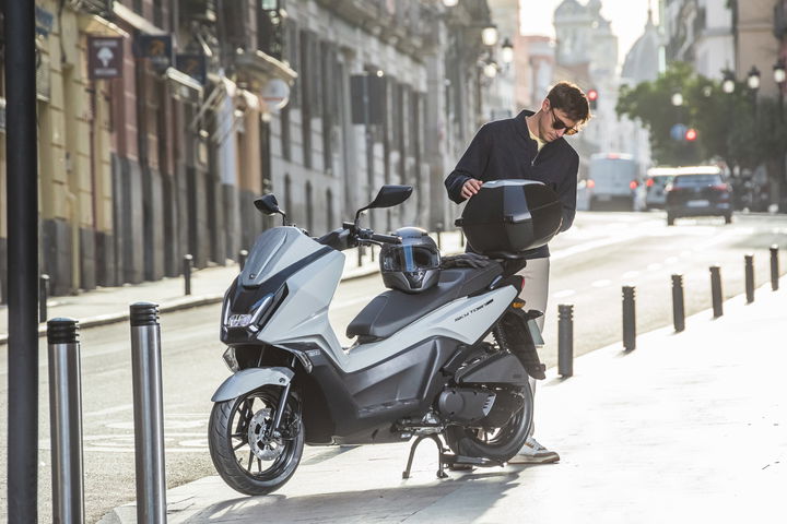 kymco-sky-town-125-2025-13 El scooter por el que merecía la pena esperar, y va a arrasar.