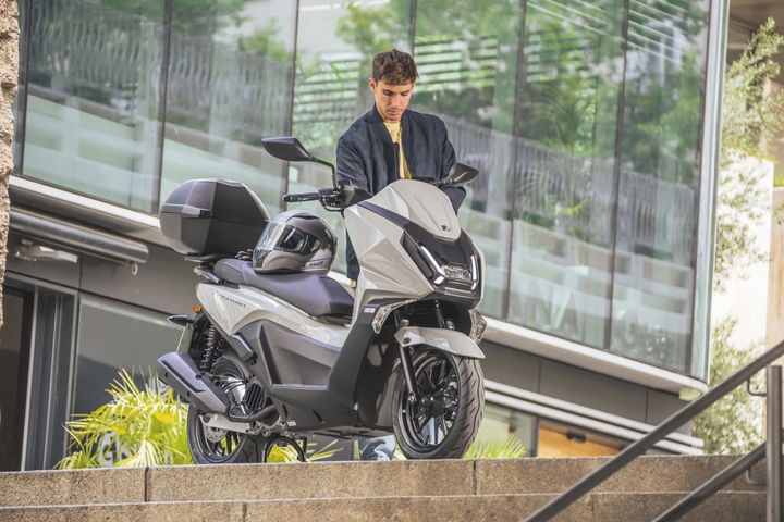 kymco-sky-town-125-2025-19 El scooter por el que merecía la pena esperar, y va a arrasar.