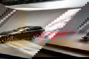 El Mazda 6e destaca por su elegante diseño y acabados de alta calidad.