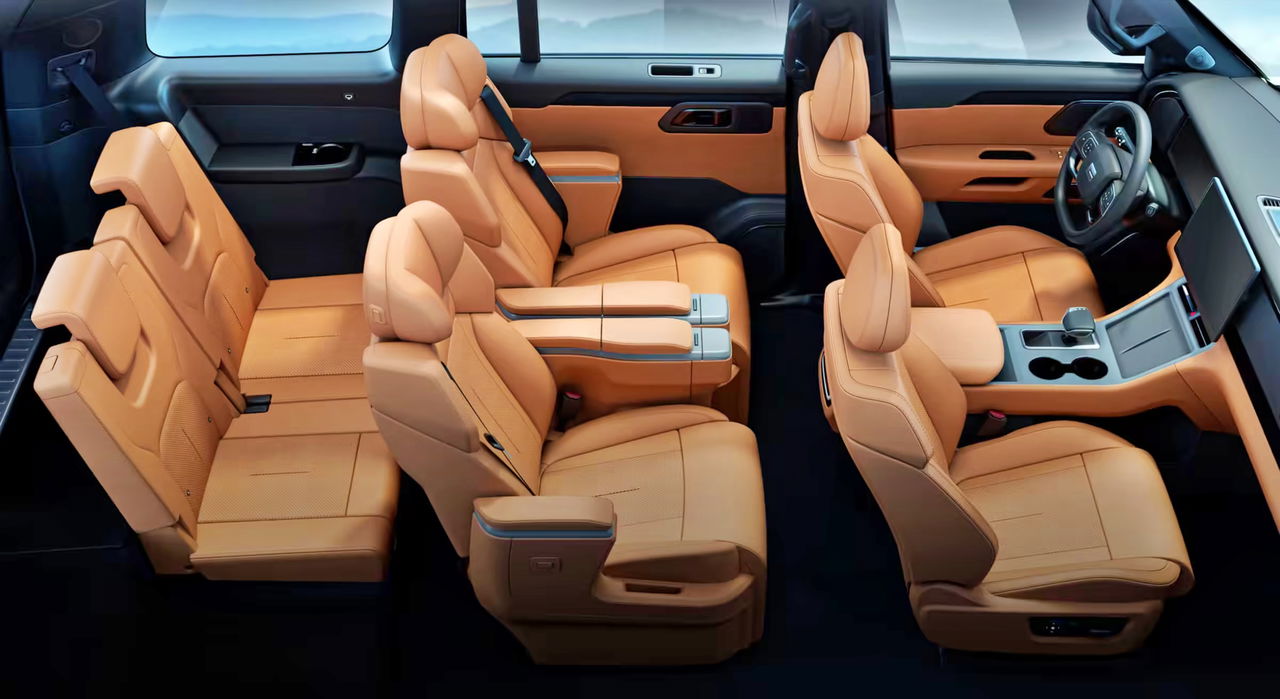 Vista del interior, con asientos espaciosos y un diseño moderno.