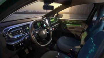 El interior del nuevo Renault Twingo combina modernidad y colores vibrantes, evocando la esencia de los 90.