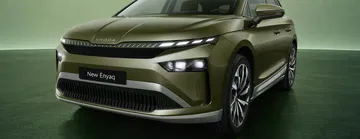 El Skoda Enyaq 2025 presenta un diseño audaz con líneas modernas y una estética robusta.
