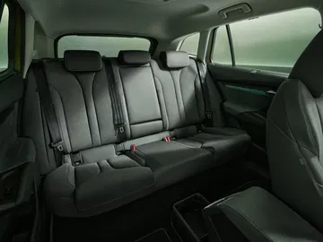 Asientos traseros del Skoda Enyaq 2025, con un diseño moderno y cómodo.