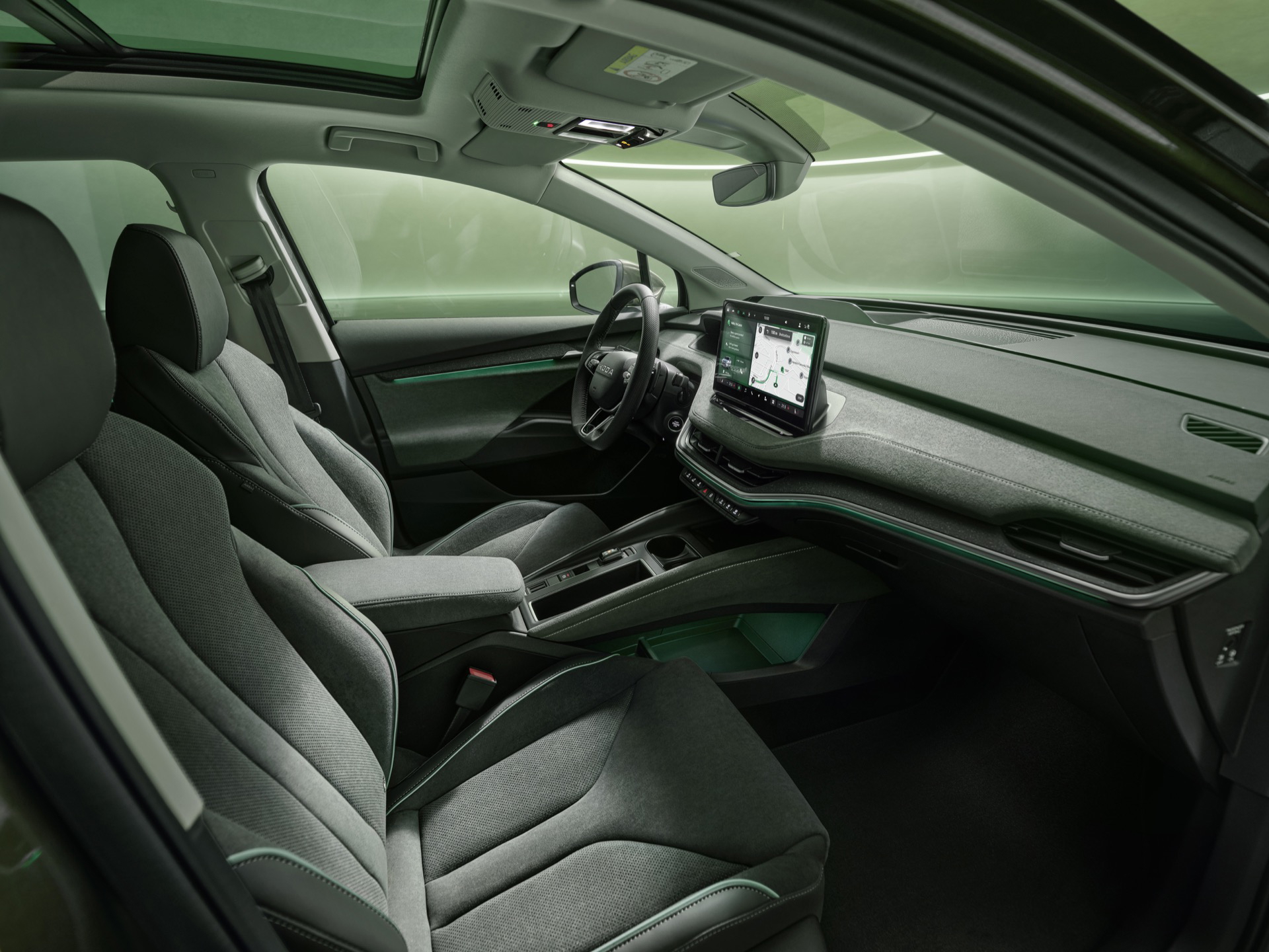 Interior del Skoda Enyaq 2025, mostrando un diseño moderno y espacioso.