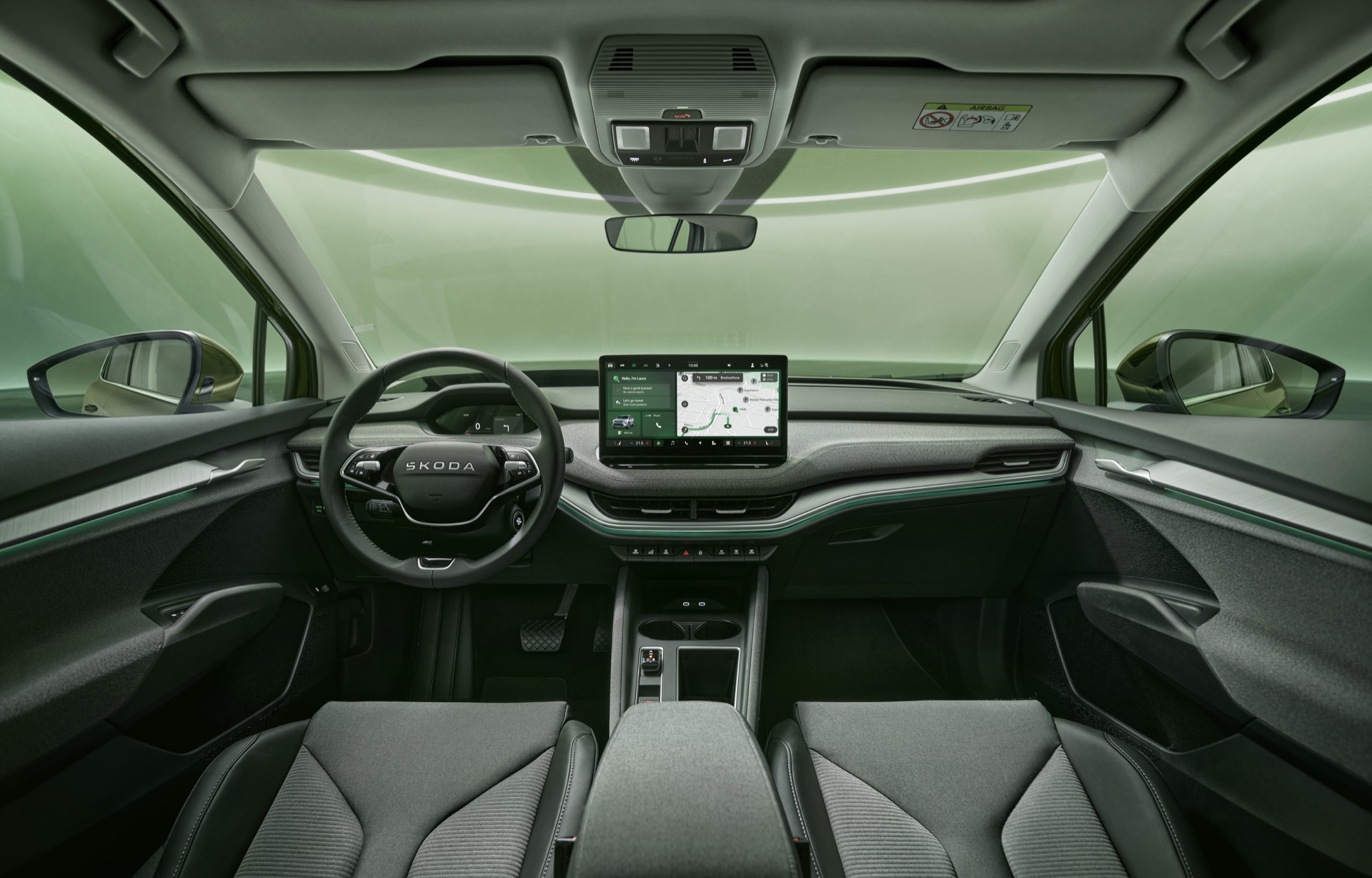 Interior del Skoda Enyaq 2025 con un diseño moderno y tecnológico.