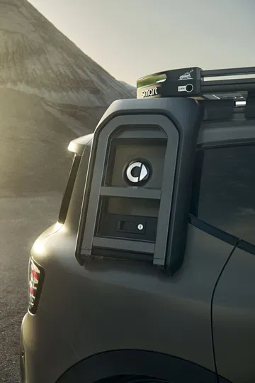 Vista lateral trasera del SUV Smart 5, destacando su diseño robusto.