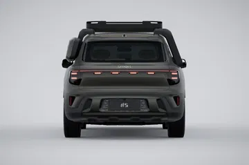 Vista trasera y lateral del Smart 5 Summit Edition 2025, un SUV con estilo.