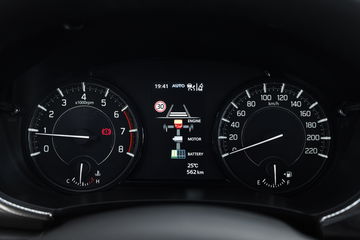 Diseño moderno y funcional del cuadro de instrumentos del Suzuki S-Cross.