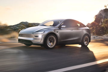 El Tesla Model Y 2025 se presenta con un diseño aerodinámico y elegante. 