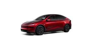 Vista lateral del Tesla Model Y 2025, mostrando su diseño aerodinámico y moderno.