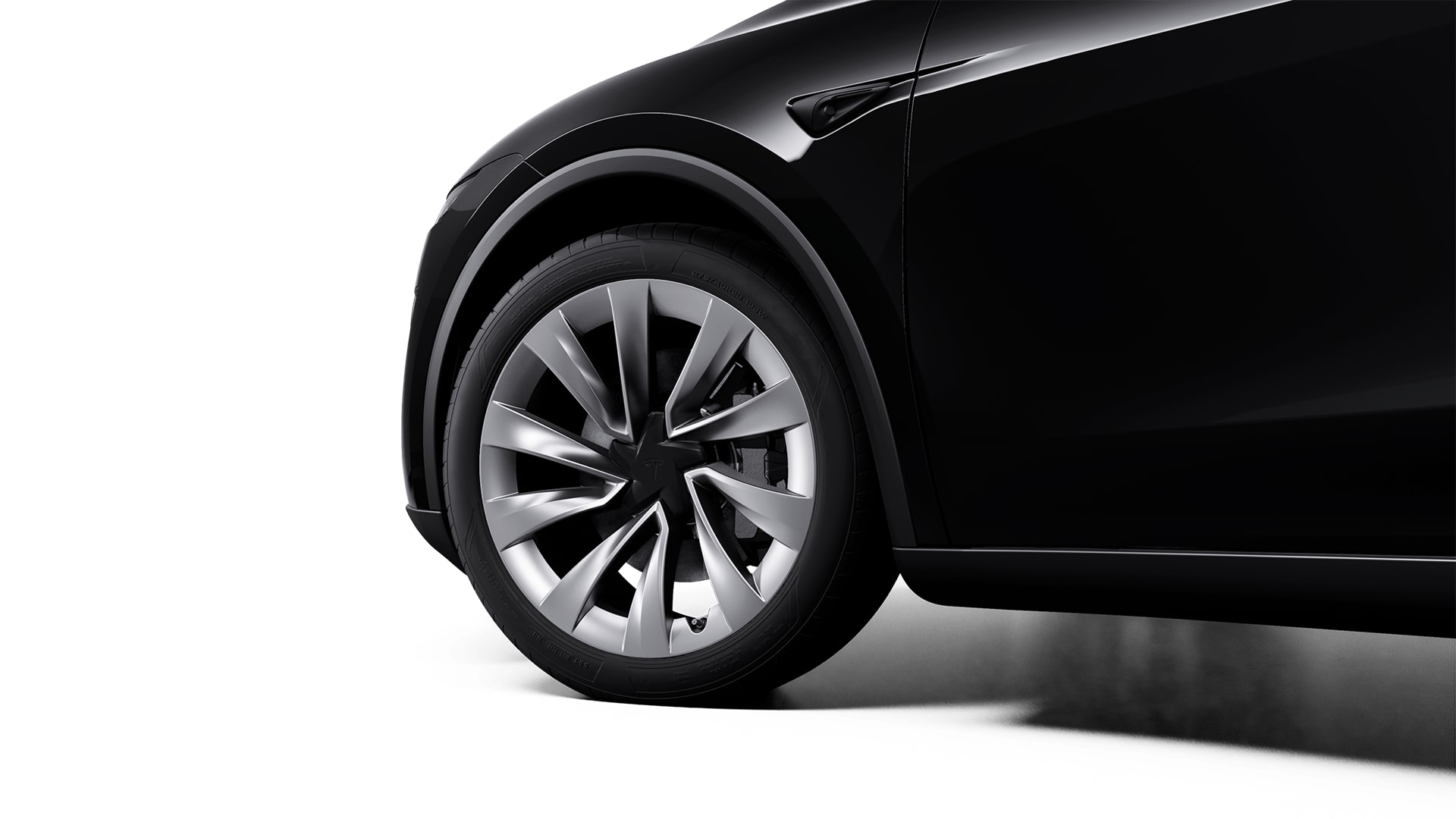 Vista del perfil del Tesla Model Y 2025, destacando el diseño aerodinámico de llantas.