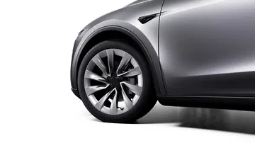 Vista lateral del Tesla Model Y 2025 que destaca su diseño moderno.