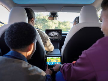 Interior del Tesla Model Y 2025, mostrando la comodidad y tecnología.