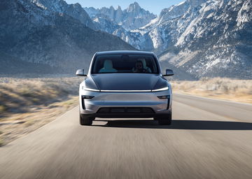 El nuevo Tesla Model Y 2025 presenta un diseño moderno y aerodinámico.