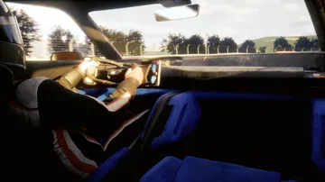 Vista interior del Toyota FT-Se, destacando su diseño y tecnología orientadas al conductor.