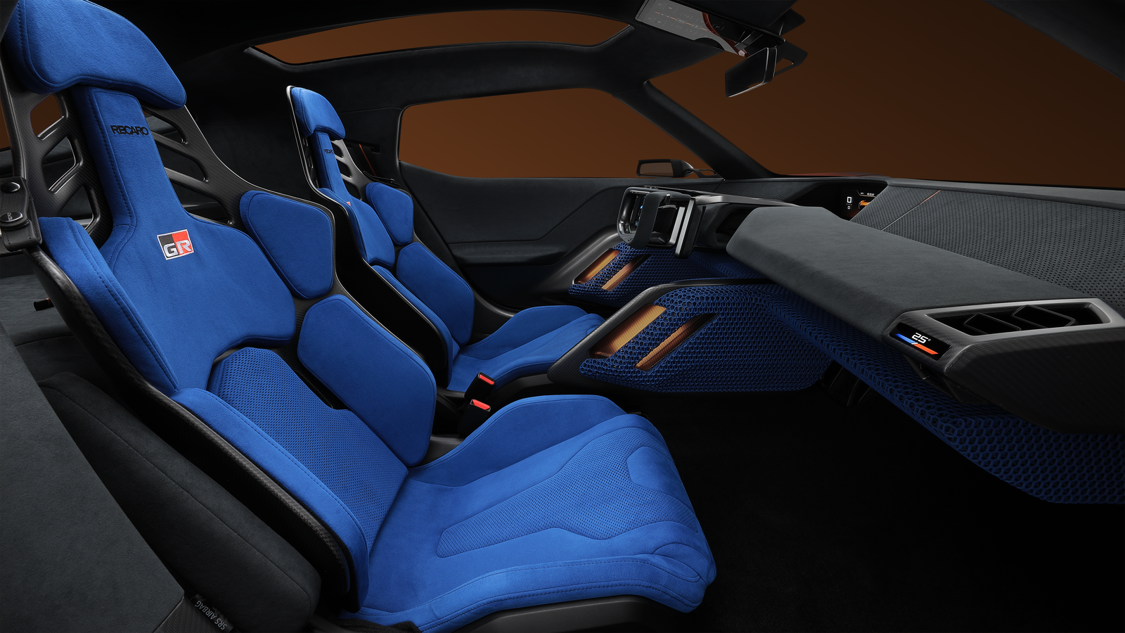 Interior del Toyota FT-Se, destacando sus asientos deportivos de diseño revolucionario.