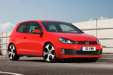 Volkswagen Golf, compacto con motor potente y atractivo diseño.