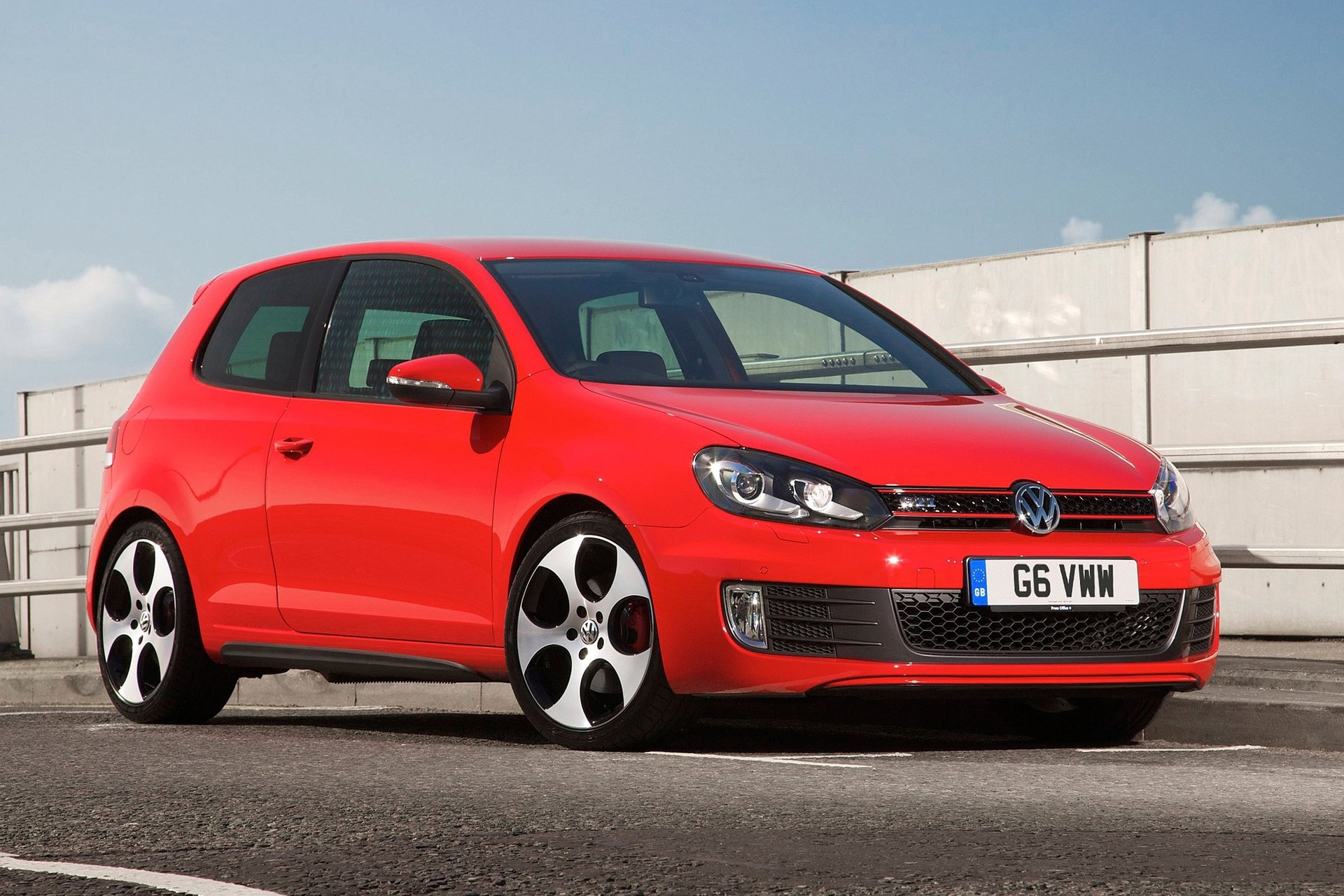 Volkswagen Golf, compacto con motor potente y atractivo diseño.