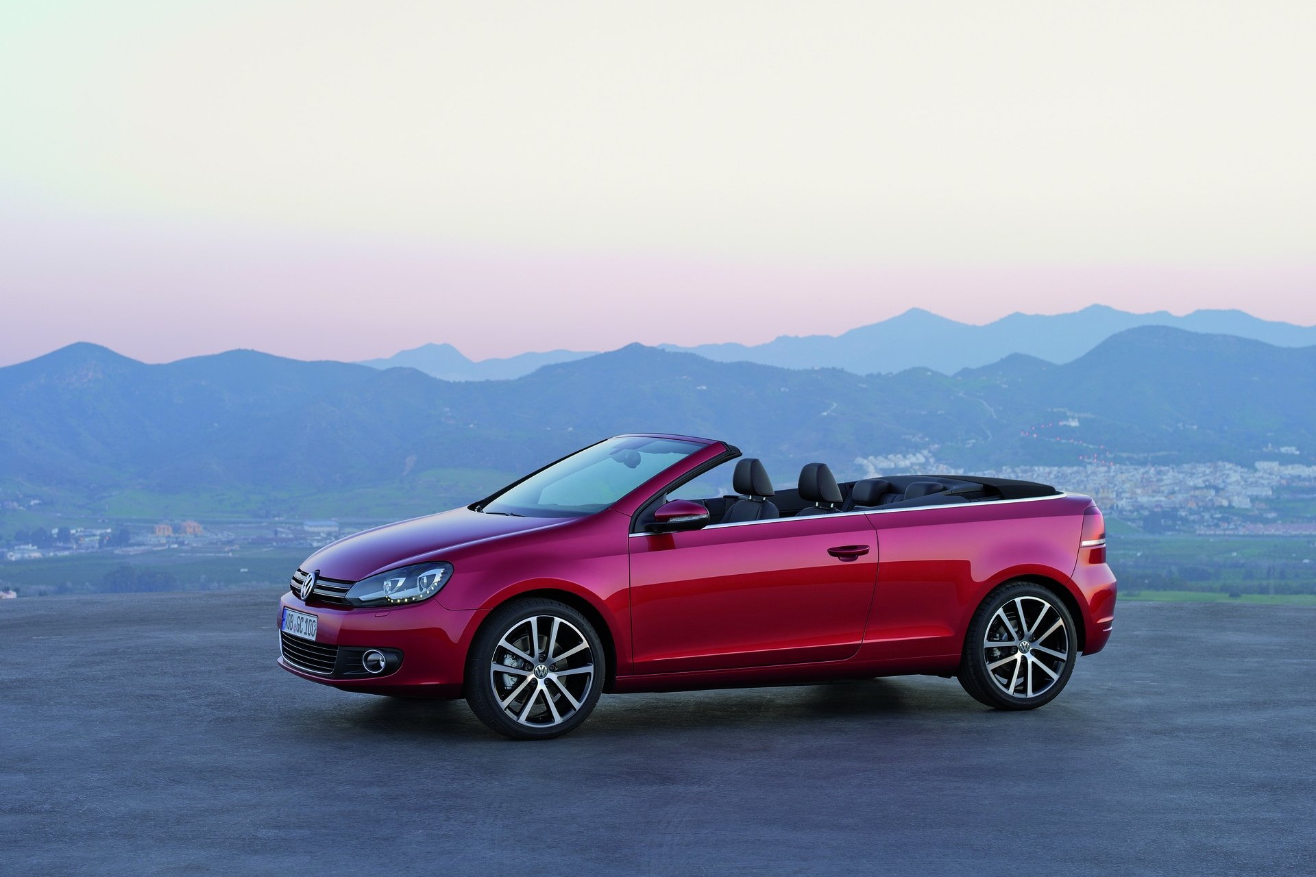 Volkswagen Golf, el coche de segunda mano más vendido en España, ofrece un alto rendimiento y comodidad.