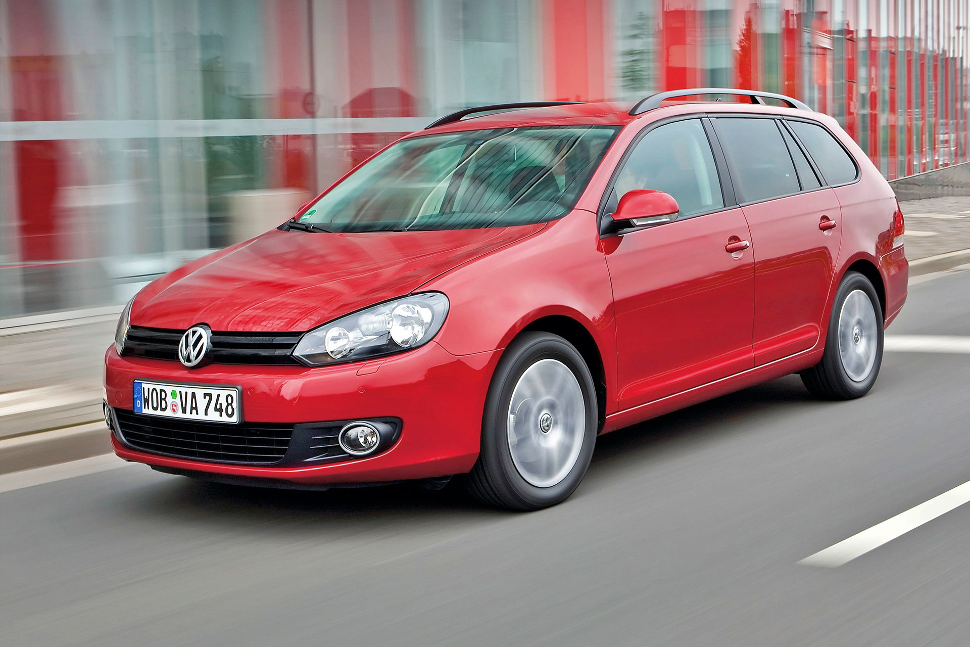 Volkswagen Golf, el coche de segunda mano más vendido en España, destaca por su diseño atractivo.